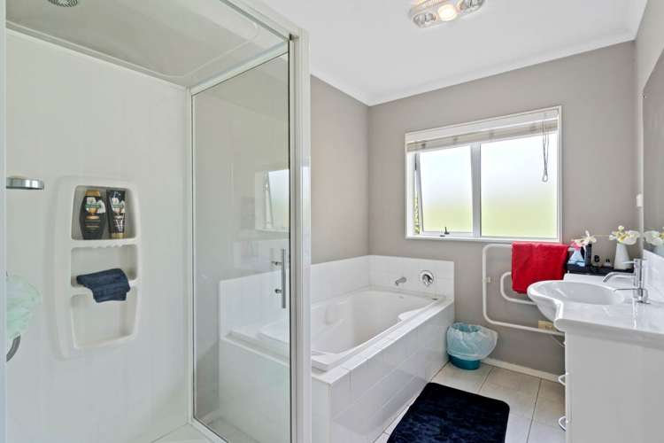71a Target Road Totara Vale_11