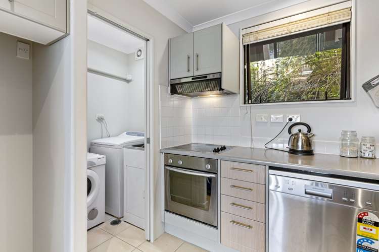 9/5 Monte Cassino Place Birkdale_6