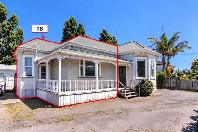 Tidy unit and great location!