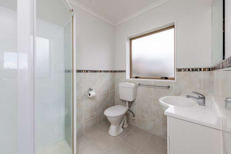 82 Rivervale Grove Stanmore Bay_19