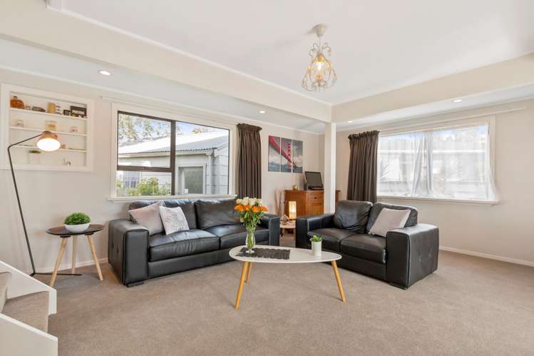 2 Bradbury Road Botany Downs_6