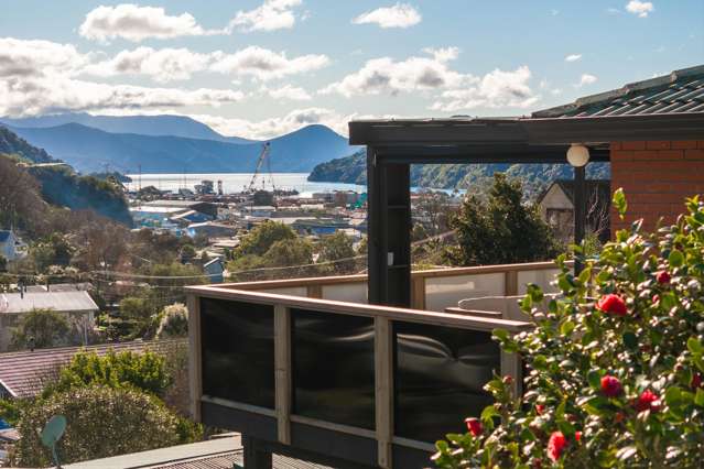 Sun, Space & Spectacular Harbour Views