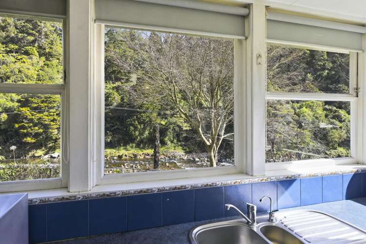 4 & 6 Bush Street Karangahake_5
