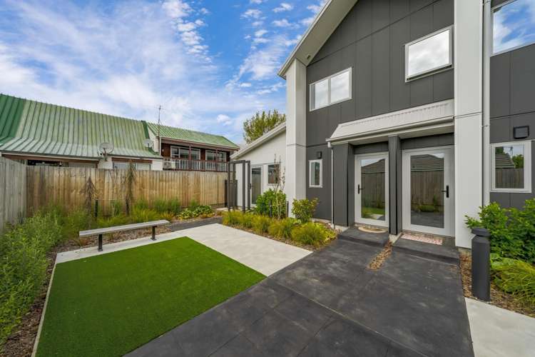 2/17 Winchester Street Merivale - Christchurch City_1