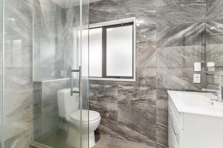 34 Frank Bunce Grove Flat Bush_9