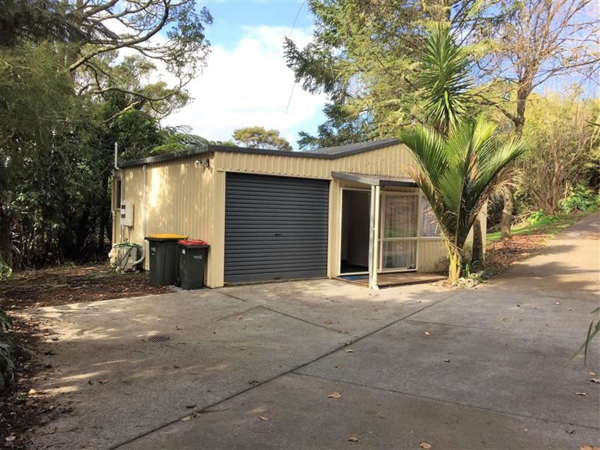 834 West Coast Road Waiatarua_0