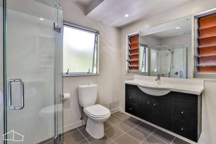 57 Staincross Street Green Bay_25