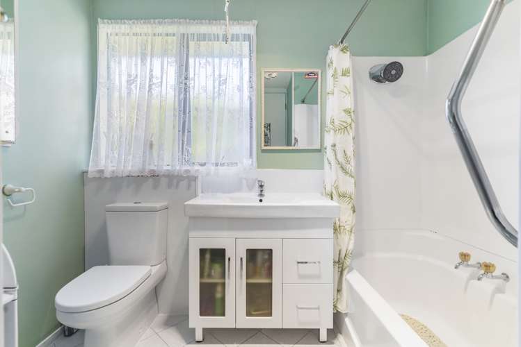 4 Mataura Place Clover Park_12