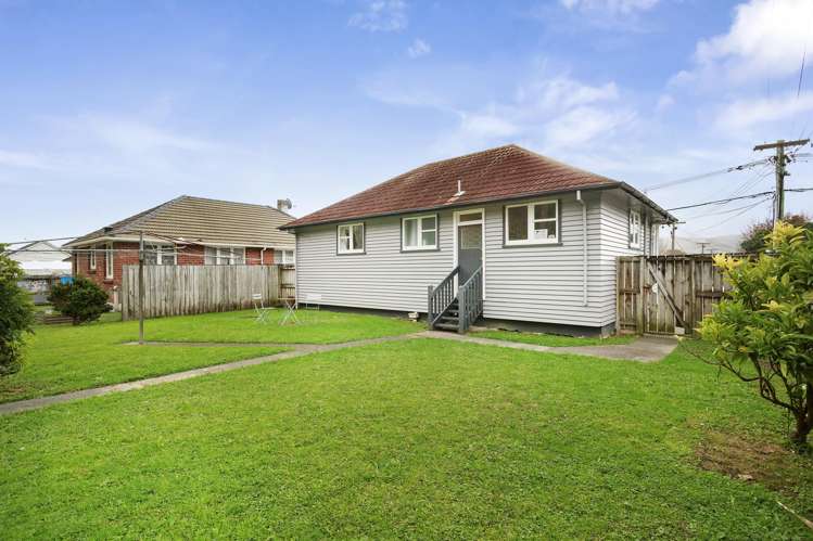 76 Strand Crescent Naenae_18