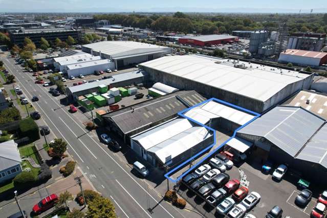270sqm Addington warehouse, yard and 3 roller doors