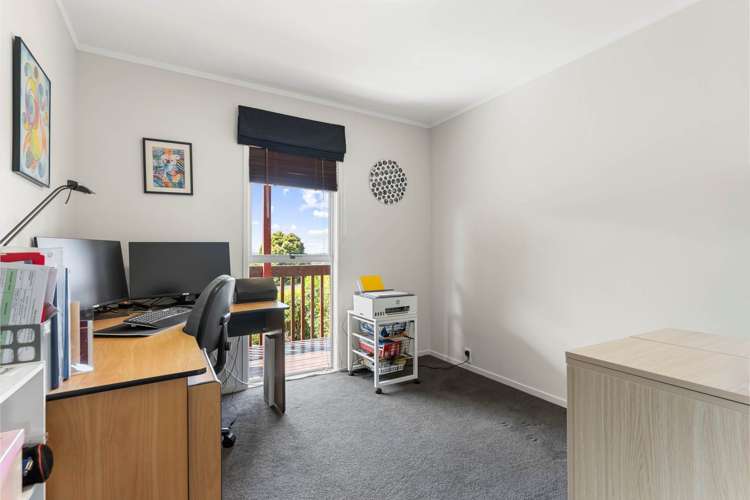 14 Longfellow Parade Glen Eden_21