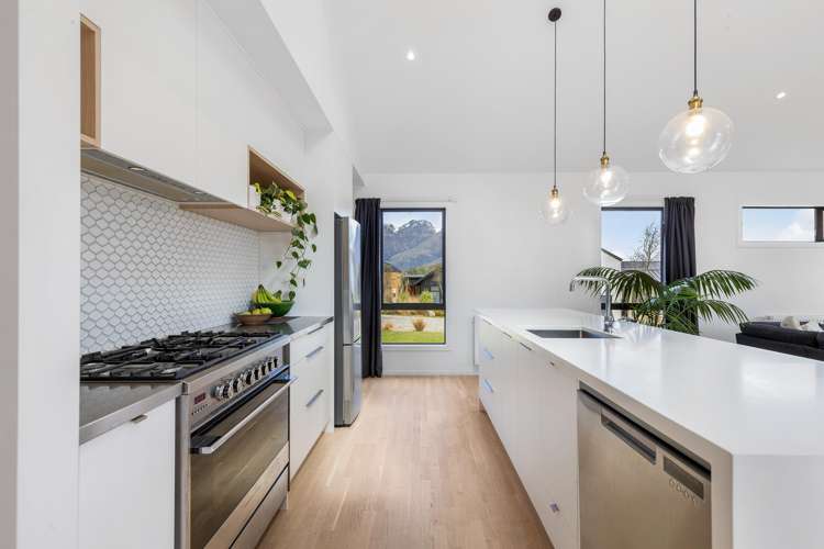 4 Polperro Court Jacks Point_12