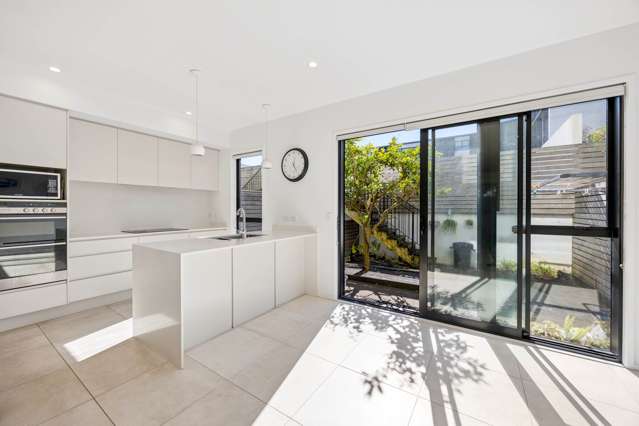 8 Kimiora Street Three Kings_2