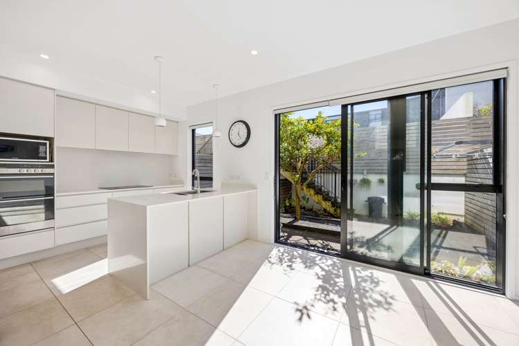 8 Kimiora Street Three Kings_2