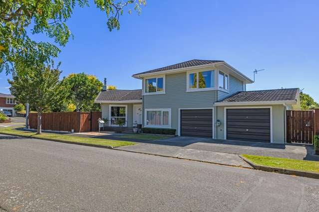 Four beds, multiple living - double glazed!