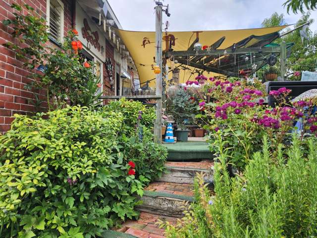 Vendors Re-locating - Keen To See An Offer