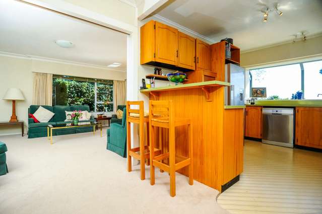 832 West Coast Road Waiatarua_3