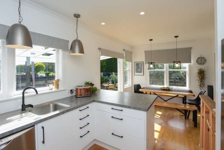 1214 Willowpark Road North Mayfair_4