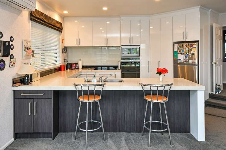 103 Rushgreen Avenue Pahurehure_6