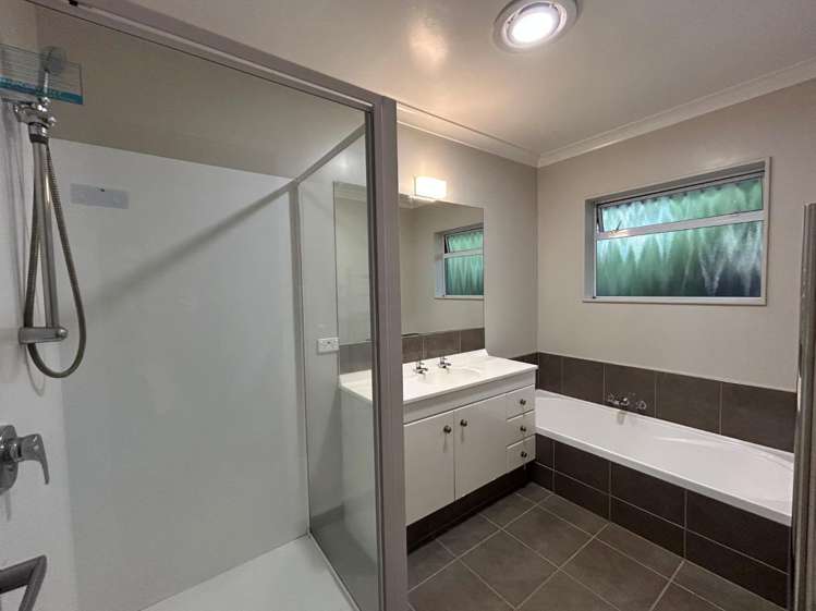 17 Whiting Crescent Greenmeadows_11