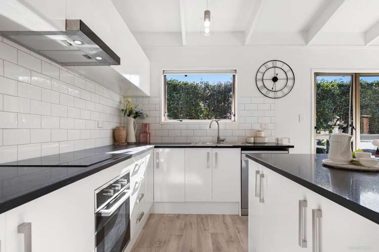 7/35 Swanson Road Henderson_5