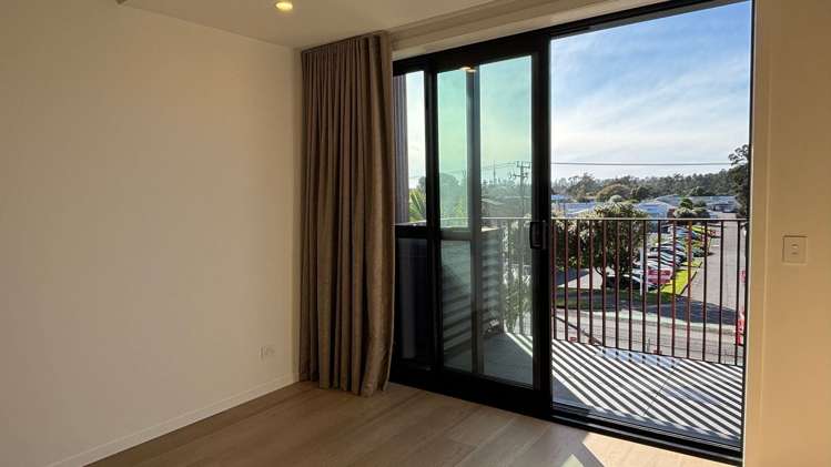 105/2B Te Ara Taurapa Point Chevalier_3
