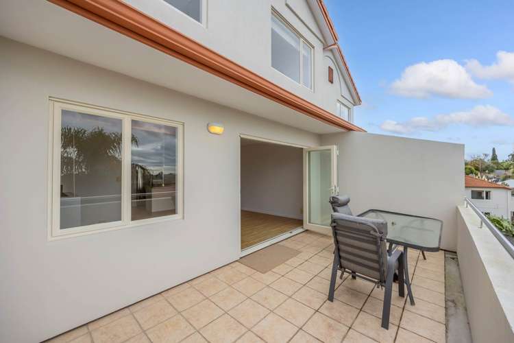 2/48a Exmouth Road Northcote_9