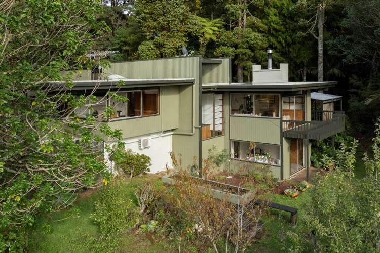 900 West Coast Road Waiatarua_0