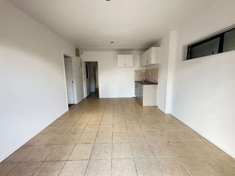 30 Royal Road Massey_5