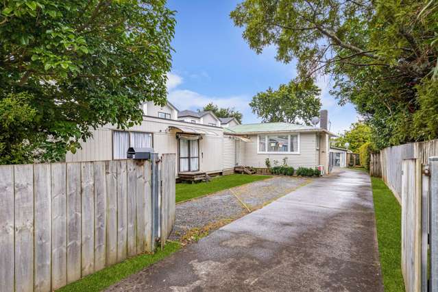 1960's Bungalow, Full Freehold Site - 809m2