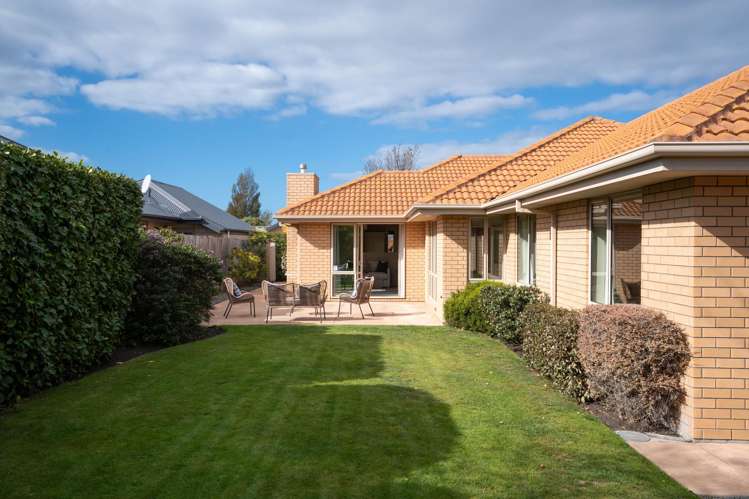 8 Bayliss Close Northwood_33