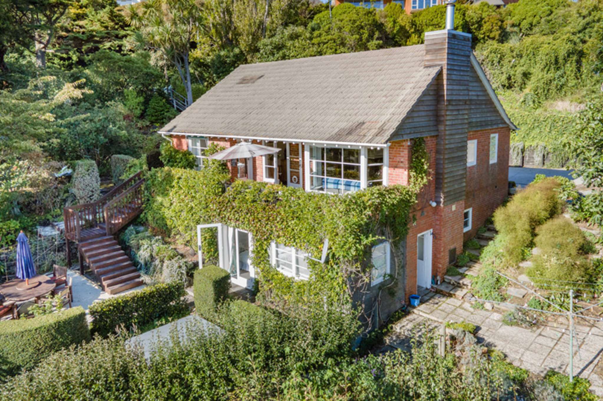 What $1m buys outside of Auckland: A mansion in Southland, a ‘nuclear’ cottage in Christchurch