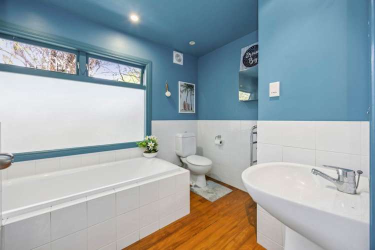 12 Raroa Terrace Waiatarua_16