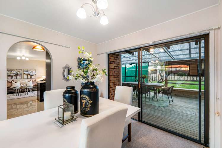 16 Saint Simon Place Botany Downs_8