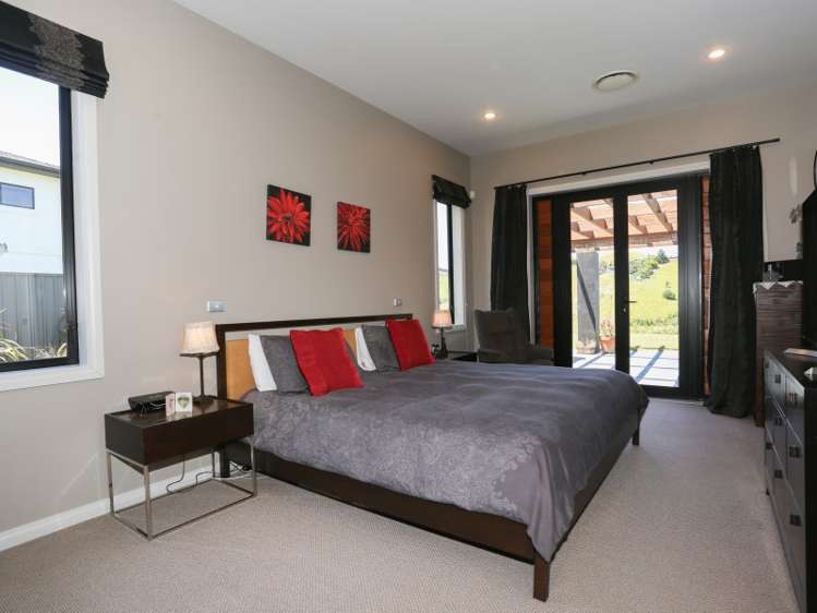 8 Outlook Terrace Taradale_11