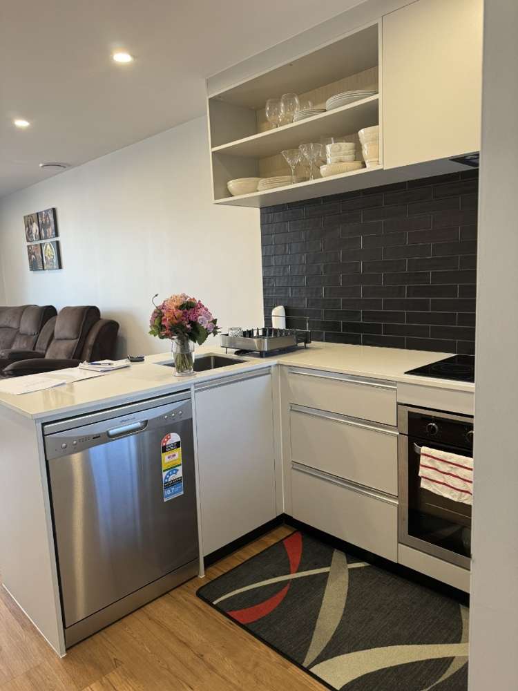 2/119 Bruce Mclaren Road Henderson_2