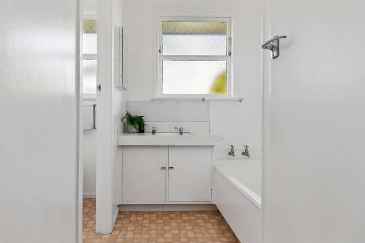 34 Andrew Place Otumoetai_24