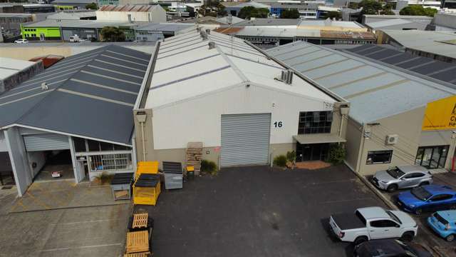 Savills | Well Located in Penrose – 933sqm