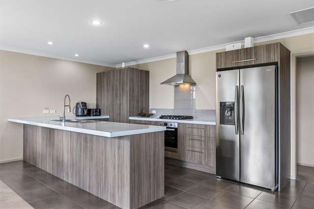 8 Ballintoy Park Drive Welcome Bay_2