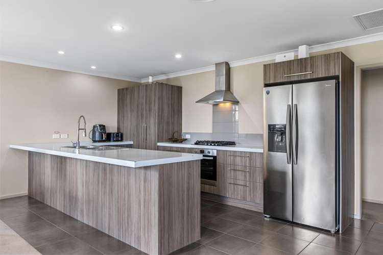 8 Ballintoy Park Drive Welcome Bay_2