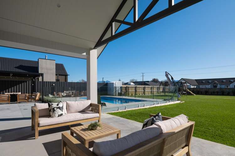 14 Waters Avenue Burleigh_24