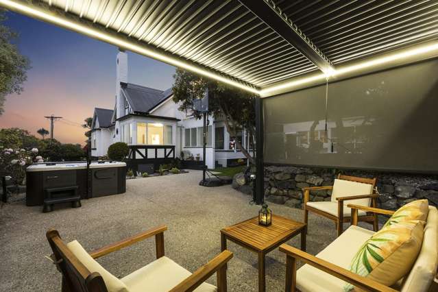 IN THE HEART OF Maori Hill- Modern with Character