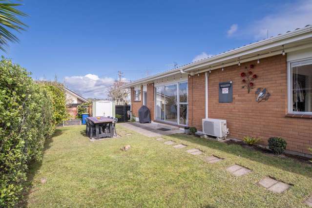 Sunny, Private and with Coastal Charm