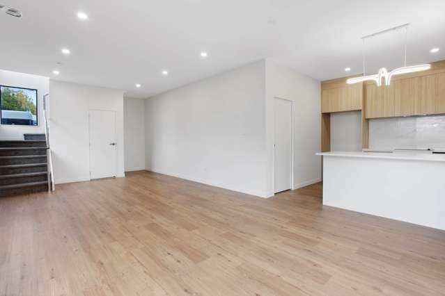 4 & 8/196 Royal Road Massey_2