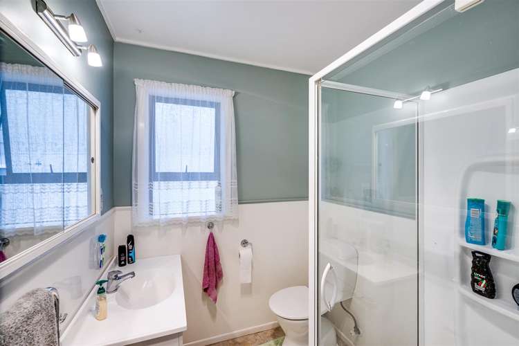 1204 Norfolk Crescent Mayfair_17