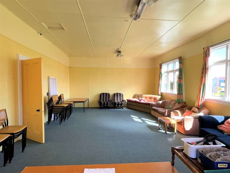 35 Main Road Owaka_8