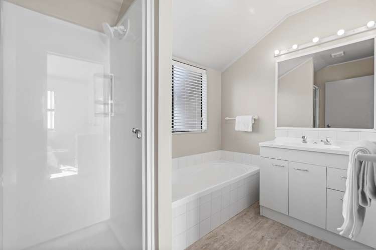 5 Azure Grove Unsworth Heights_17