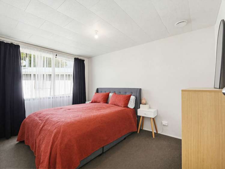 2/342C Royal Road Massey_8