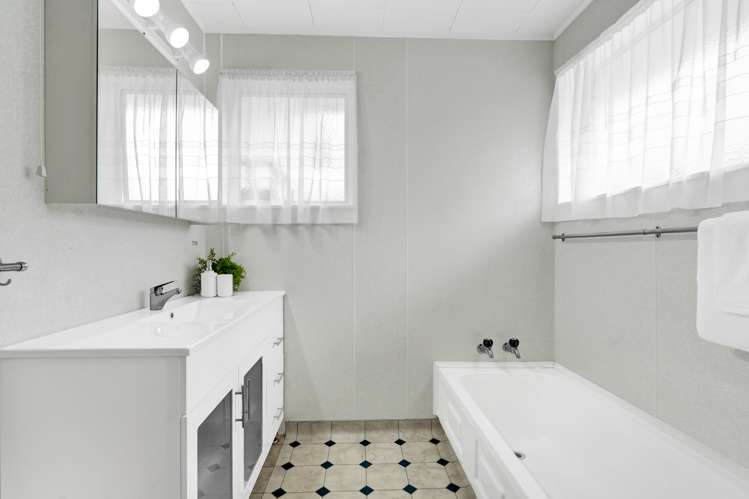 80 Tukapa Street Westown_16