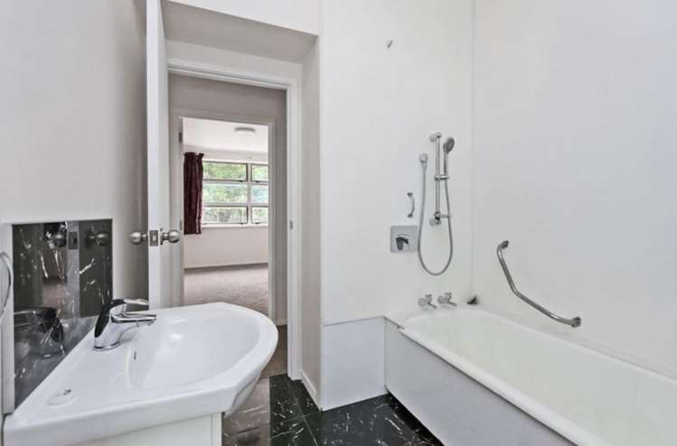 512 Eastbourne Street East 10474_7